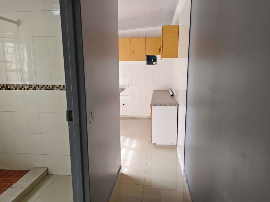 To Let 1 Bedroom Property for Rent in Grassy Park Western Cape